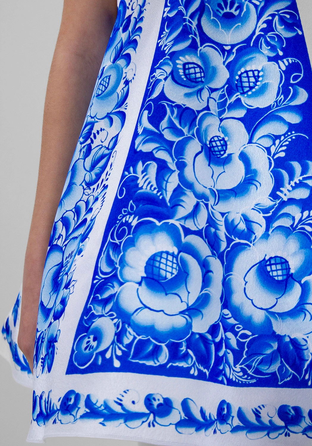 Гжельская роза костюм для девочки (рост 122-128 / Готовое изделие)